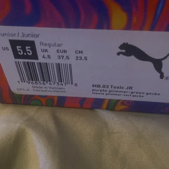 Really cool and great condition basketball shoes/ sneakers.