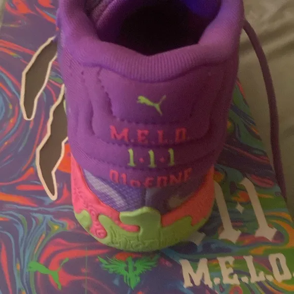 Really cool and great condition basketball shoes/ sneakers.