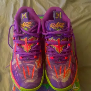 Really cool and great condition basketball shoes/ sneakers.