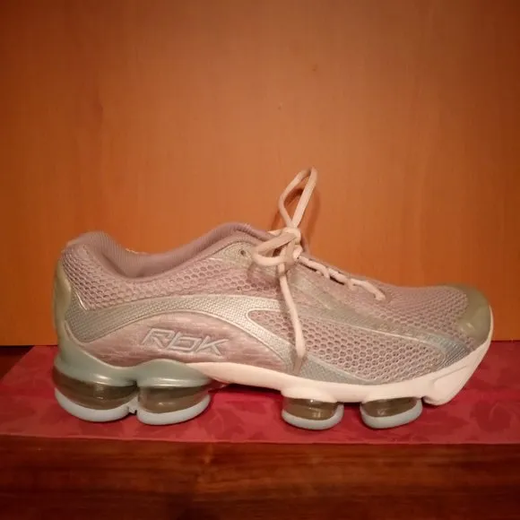 Reebok Air-Cushioned Sneakers  RARE Vintage - Worn Once Indoors