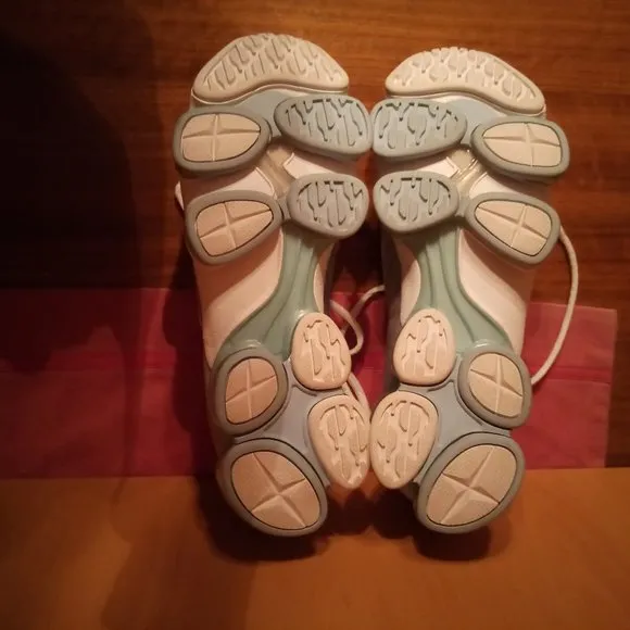 Reebok Air-Cushioned Sneakers  RARE Vintage - Worn Once Indoors