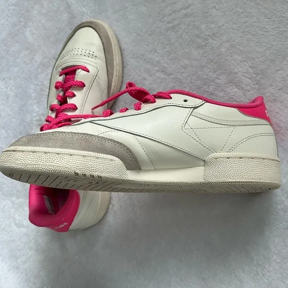 Reebok Club C 85 Women’s Low Top Retro Sporty Casual White Pink Sneakers 10