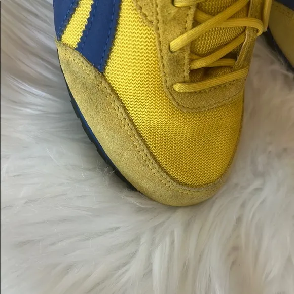 Reebok Women’s Yellow and Blue Sneakers Size 8