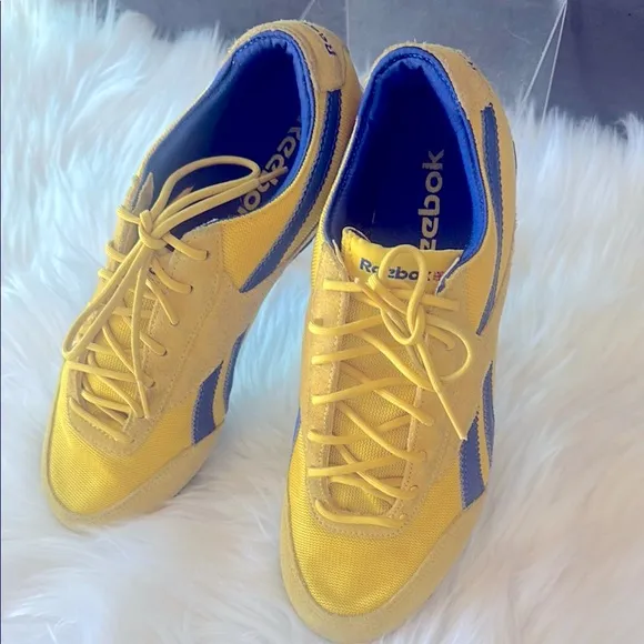 Reebok Women’s Yellow and Blue Sneakers Size 8