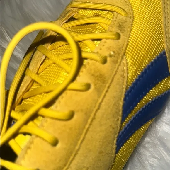 Reebok Women’s Yellow and Blue Sneakers Size 8