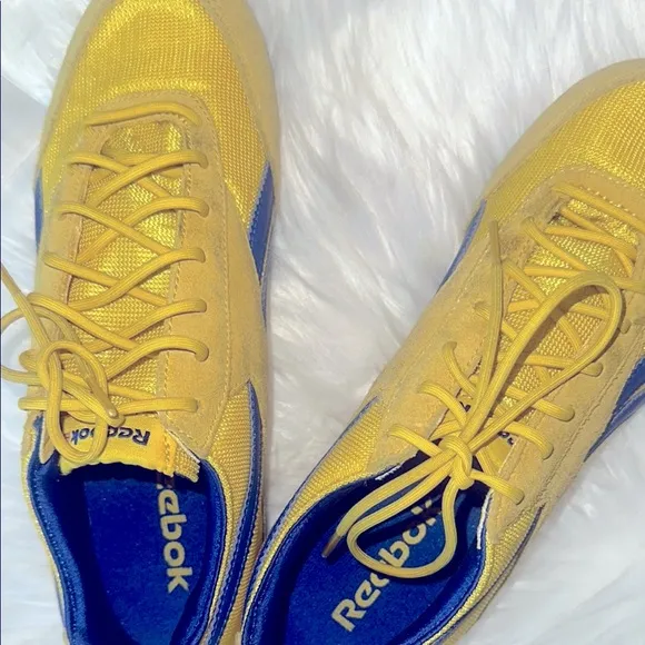 Reebok Women’s Yellow and Blue Sneakers Size 8