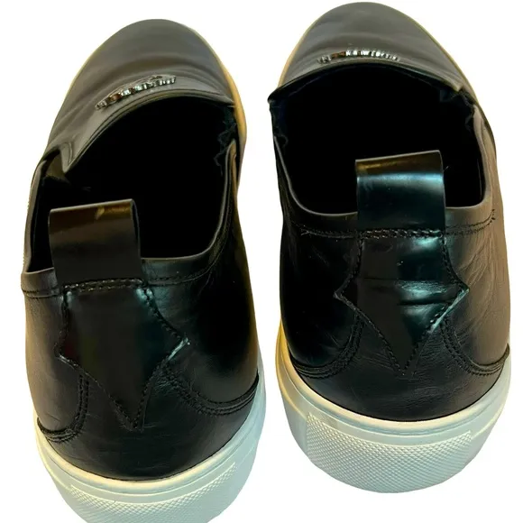 Roberto Cavalli Black Leather  slip on shoes in excellent condition.Size EU 44.