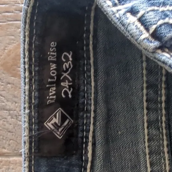 ROCK &amp; ROLL Cowgirl &quot;Rival Low Rise&quot; Bootcut blingy rodeo jeans sz 24x32L euc