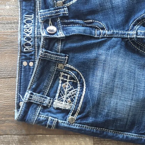 ROCK &amp; ROLL Cowgirl &quot;Rival Low Rise&quot; Bootcut blingy rodeo jeans sz 24x32L euc