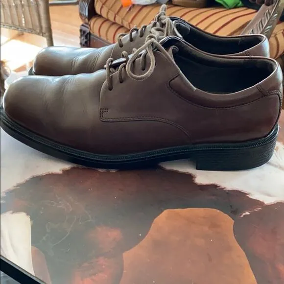 Rockport casual leather 8.5 shoes