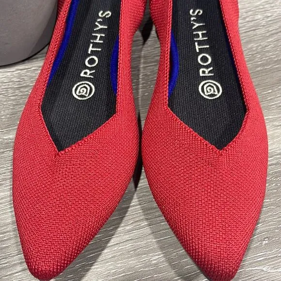 Rothys the point size 7 red woman’s flat shoes