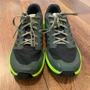 Salomon Men's Outline Hiking Shoes in Size 10.5