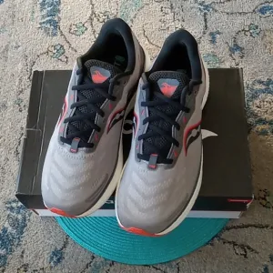 Saucony men's sneakers-NEW