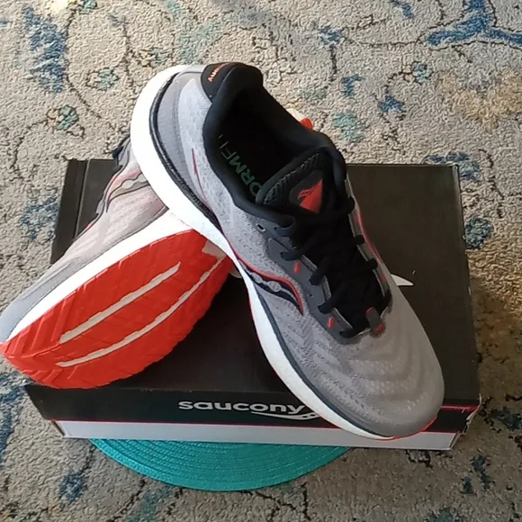 Saucony men's sneakers-NEW