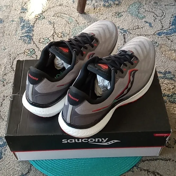 Saucony men's sneakers-NEW