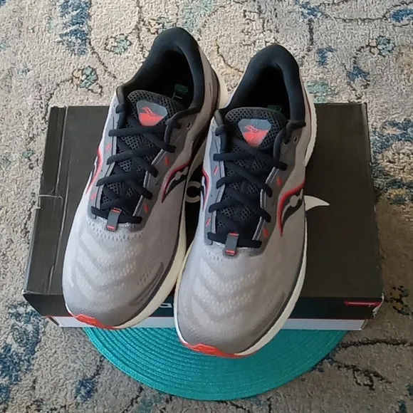Saucony men's sneakers-NEW
