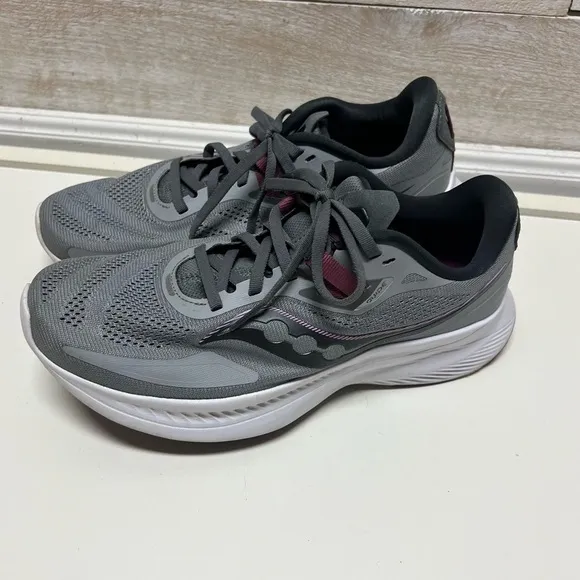 Saucony Sneakers Womens 8.5 Guide 15 Running Shoe Gray Purple Lightweight
