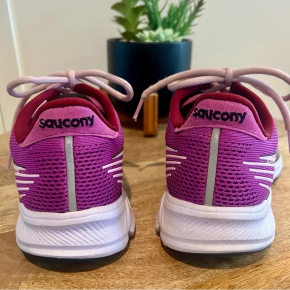 Saucony Women’s Fuchsia Running Sneakers, Size 8