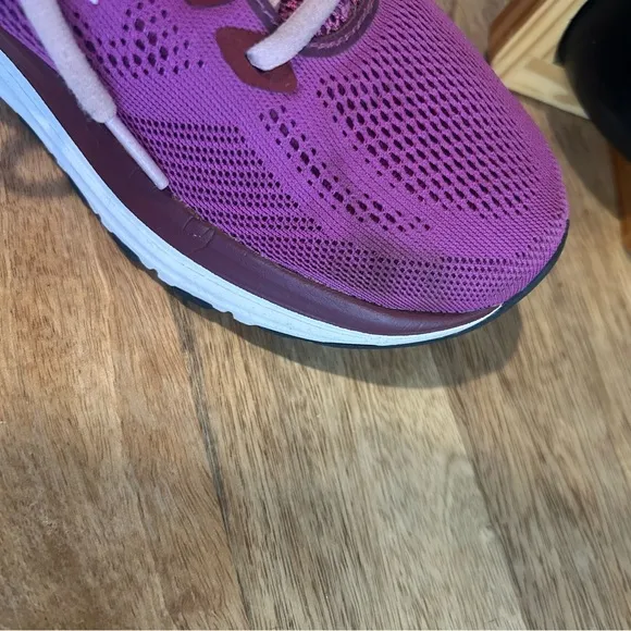 Saucony Women’s Fuchsia Running Sneakers, Size 8