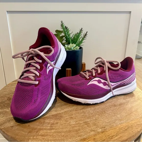 Saucony Women’s Fuchsia Running Sneakers, Size 8