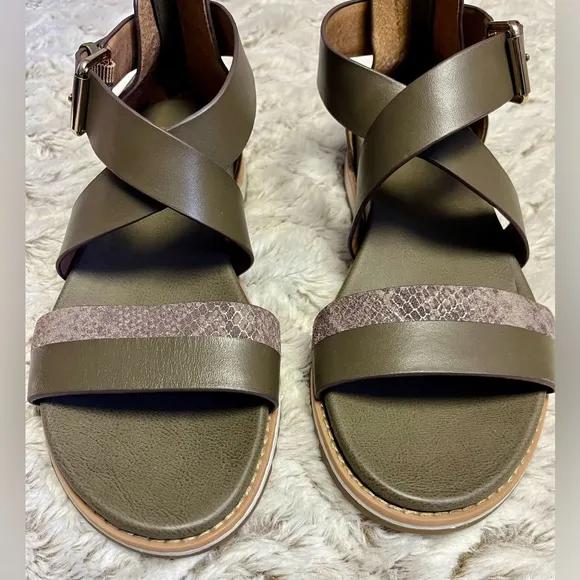 Söfft Women’s Forella Leather Strappy Comfort Sandals in Olive Green Size 8