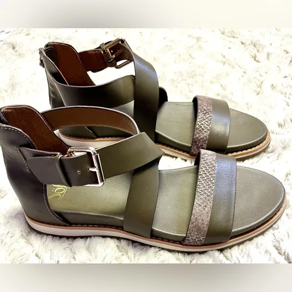 Söfft Women’s Forella Leather Strappy Comfort Sandals in Olive Green Size 8