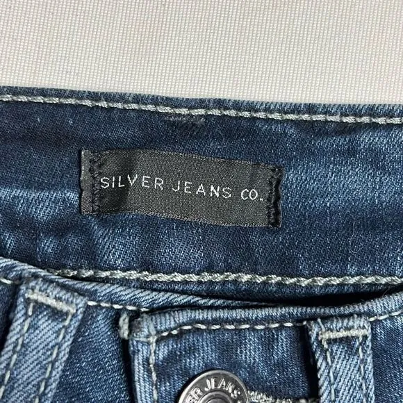 Silver | NWT Suki Curvy Fit Mid Rise Straight Leg Jeans