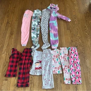 Size 4 / 5 Girls Bundle of Pajama One Pieces &amp; Matching Sets (7 total   1 pants)