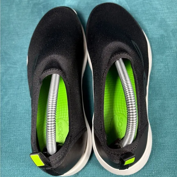Size 9.5 - Women’s OOFOS OOmg Sport slip on shoes