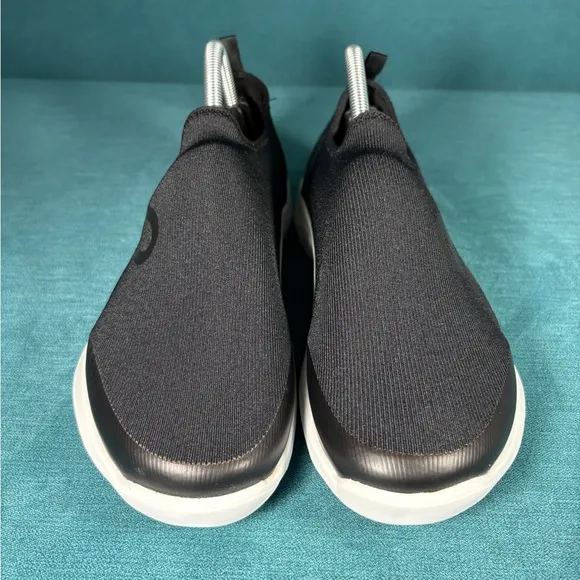 Size 9.5 - Women’s OOFOS OOmg Sport slip on shoes