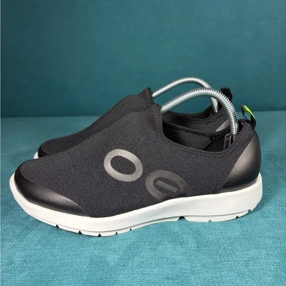 Size 9.5 - Women’s OOFOS OOmg Sport slip on shoes