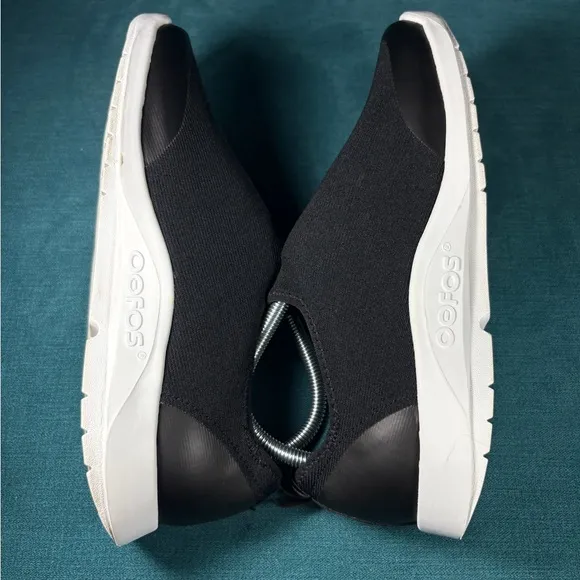 Size 9.5 - Women’s OOFOS OOmg Sport slip on shoes
