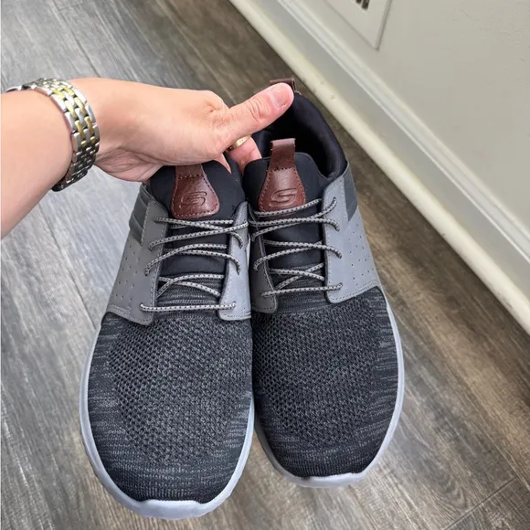 Skechers black gray running sneakers 10