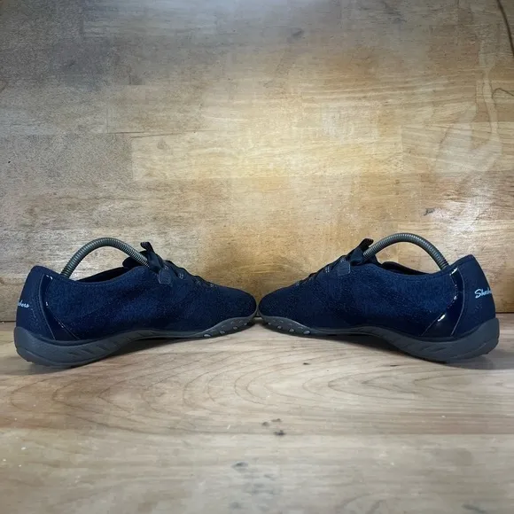 Skechers Breathe Easy Relaxed Fit Womens Sz 11 Slip On Shoes Sneakers Navy Blue