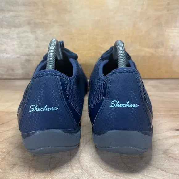 Skechers Breathe Easy Relaxed Fit Womens Sz 11 Slip On Shoes Sneakers Navy Blue