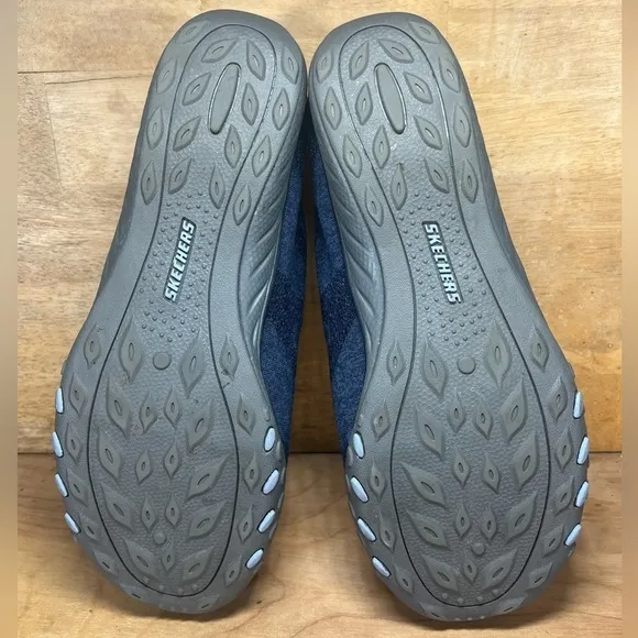 Skechers Breathe Easy Relaxed Fit Womens Sz 11 Slip On Shoes Sneakers Navy Blue