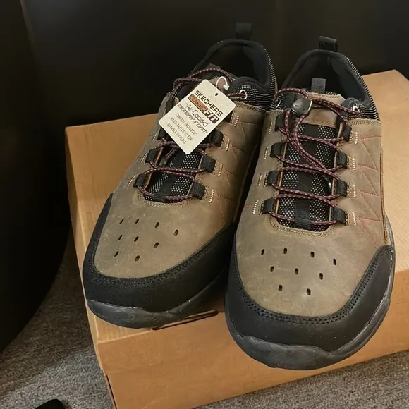 Skechers Men Classic Fit Air Cooled Memory Foam Size 12 Brown or Tan Black