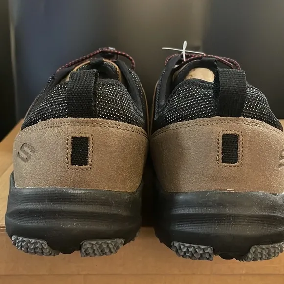 Skechers Men Classic Fit Air Cooled Memory Foam Size 12 Brown or Tan Black