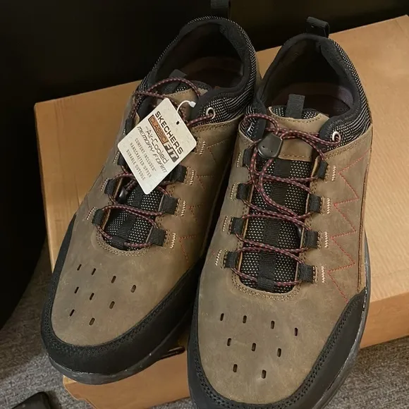 Skechers Men Classic Fit Air Cooled Memory Foam Size 12 Brown or Tan Black