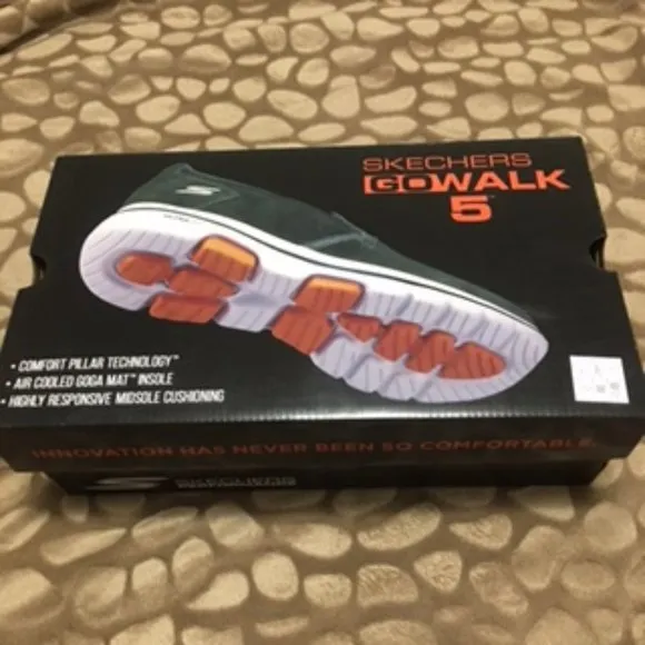 Skechers Men's GO WALK 5 Slip-On Shoes  Size 8.5  NEW IN BOX
