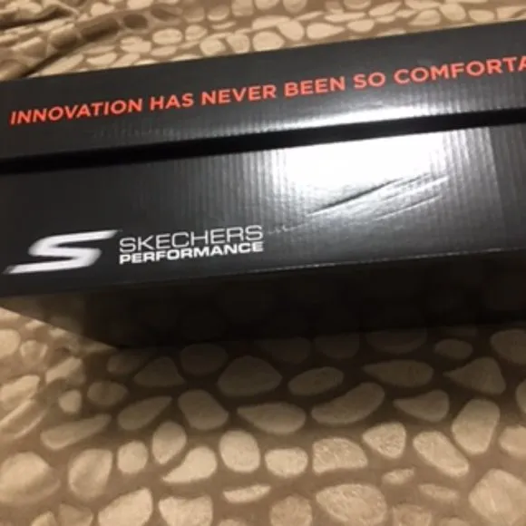 Skechers Men's GO WALK 5 Slip-On Shoes  Size 8.5  NEW IN BOX