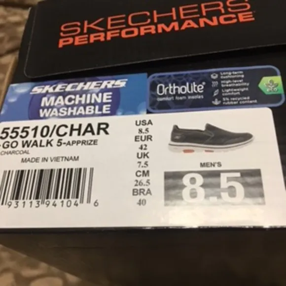 Skechers Men's GO WALK 5 Slip-On Shoes  Size 8.5  NEW IN BOX