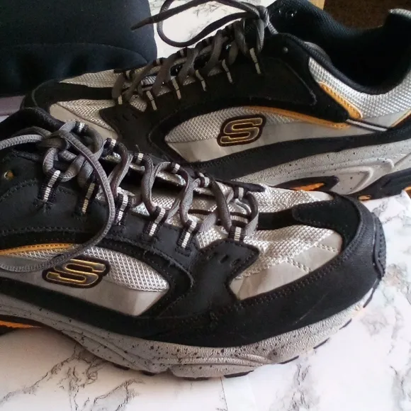 Skechers Men's Stamina-Cutback Shoe with Memory foam insoles size 14EW