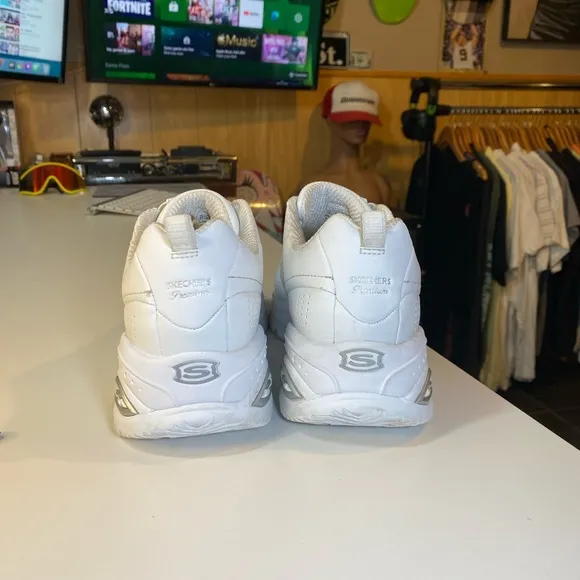 Skechers Premium Sport Shoes Womens 10 White Leather Slip On Comfort Sneakers