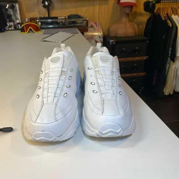 Skechers Premium Sport Shoes Womens 10 White Leather Slip On Comfort Sneakers