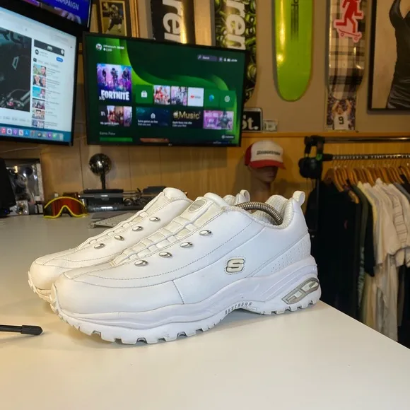 Skechers Premium Sport Shoes Womens 10 White Leather Slip On Comfort Sneakers