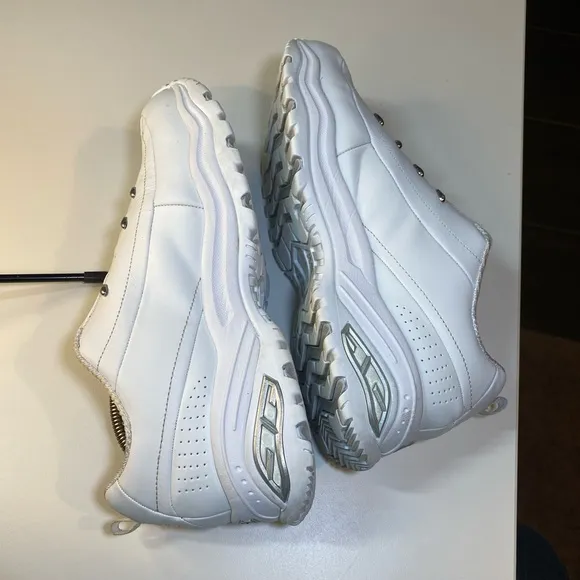 Skechers Premium Sport Shoes Womens 10 White Leather Slip On Comfort Sneakers