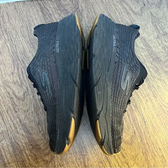 Skechers Ultra Go Run Max Cushion Running Shoe Black Sneakers Size 10