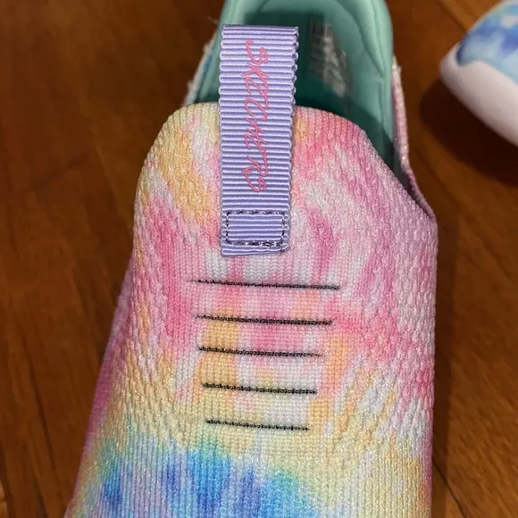 Skechers Unisex-Child Ultra-Flex Groovin Vibes Rainbow Tie Dye Sneaker sz 4 NWT