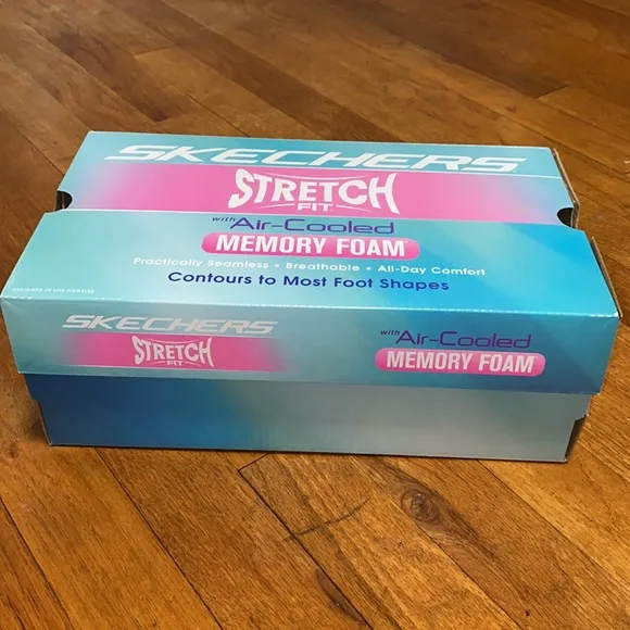Skechers Unisex-Child Ultra-Flex Groovin Vibes Rainbow Tie Dye Sneaker sz 4 NWT